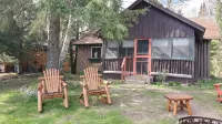 Nostalgic Lakefront Standing Log Cozy Cottage in a Peaceful Bay on 5 Lake Chain.