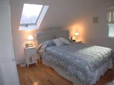 Beautiful 5 BR, 4.5 baths w/ modern conveniences Отели рядом с достопримечательностью «ЙМКА Мартас-Винъярд»