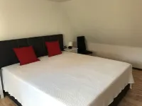 Cozy vacation home with terrace and garden 鄰近巴德哈爾茨堡火車站的酒店