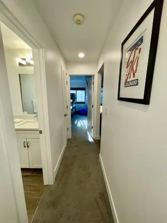 Luxury updated 2/2 Private skier shuttle to Vail and BC