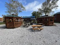 Lazy Bear Cabin in between Geneva-on-the-Lake and the Historic Ashtabula Harbor