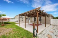 Family Fun Haven: 3 Bed/2 Bath/6 Mi to Legoland/Pet Friendly!