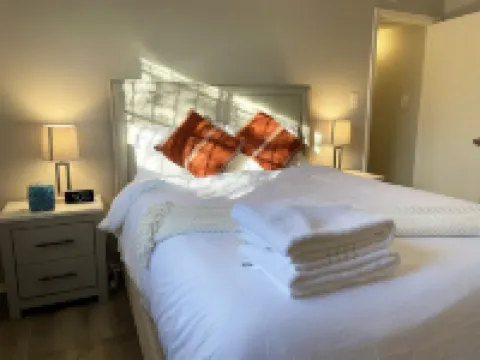 Modern Comfort 2 BR Midtown 2mins to Overton Park