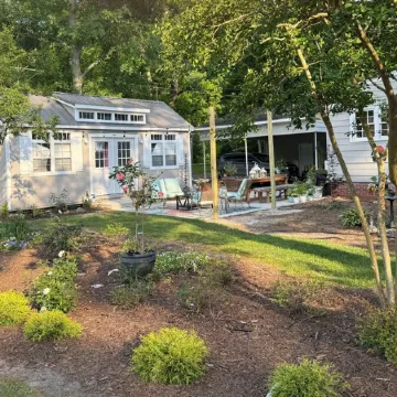 Cape Cod cottage close to Prembroke Creek