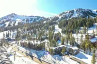 Kirkwood Mountainside Cottage with Deck, Walk to Lifts!