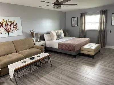 Intercostal paradise 🐬 🏖️ Romantic getaway🏝️ Hotels near Moreno RV Sales