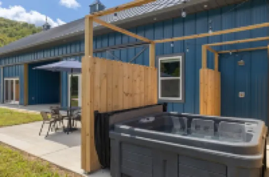 New Barndo/ATV Trailer Park/Outdoor Shower/HotTub