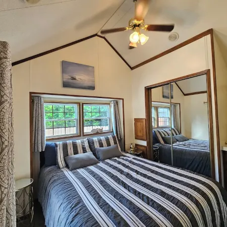 So much to enjoy at this 2-bedroom cottage in Charming Lakeside.
