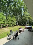 Stellar’s Place -Brand New Hot Tub, King Bed, Conveniently Located, Clean, Games