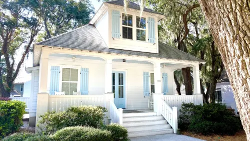 Beautiful Cottage on Hilton Head Island, White
