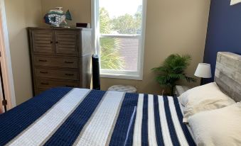 Fisherman's access and relaxation in a 2BR 2BA on River with Dock, Pet friendly!