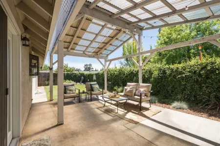 King Beds! - Clean and Spacious 5 Bed 3 Bath Home