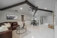 Family Friendly Luxury Home with Pool Hotel a Carrollton