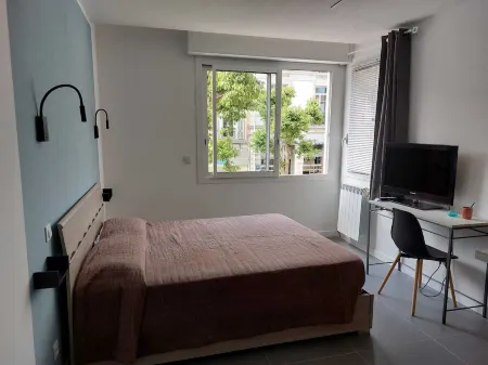 Gloria Maris Apartment Отели рядом с достопримечательностью «Музей Жана Кокто - Коллекция Северина Вундермана»