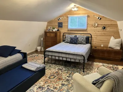 Bungalow at the Lake - enjoy lake life within driving distance of the beach! Hotels near Boondocks Adventure Farm