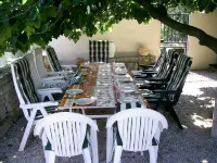 Little paradise, close to Arles, Provence, spacious terrace and pool