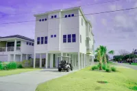 Bohemian Bliss by the Beach: Townhome w/ 5-min Walk to Beach & Free Golf Cart!