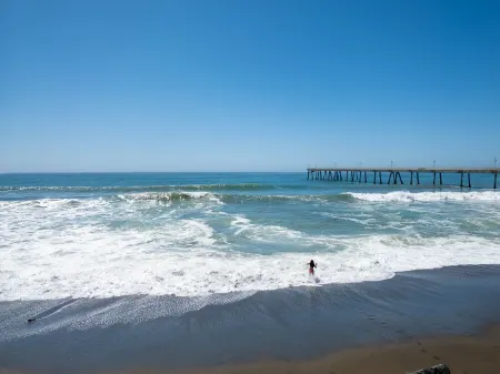 Beachfront House near SF w/ Parking (5)