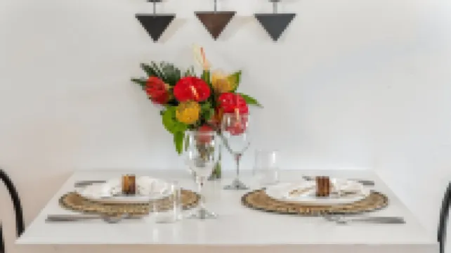 Tropical Honeymoon Suite - BBQ, Hot Tub - Walk 2 Beach - In the Heart Of Kihei