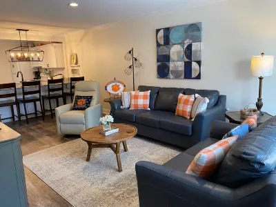 Adorable & recently renovated condo within walking distance to downtown Clemson. Clemson University: Department of Electrical and Computer Engineering附近的飯店