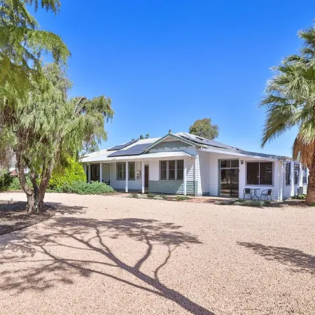 Perfect, quiet location, walking distance to Billabong, 8 Minute drive to town..