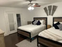 NEW-The Bluebird- Bungalow w/ Spa & Outdoor Living