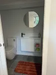 Fully self contained studio unit under family home close to Showgrounds