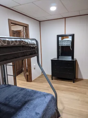 Kennerdell Country Retreat with seasonal inground pool 투 마일 룬 카운티 공원 주변 호텔