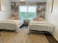 Close to Baylor & Silos: 3 BR Home Pickleball Court, Ping Pong Table & Barn Hotels in Robinson