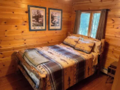 Lakefront Hemlock house on 3 acres, 5-Bdrm retreat on private lake, near casino