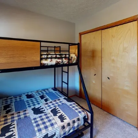 Peace at Pine Run in Hocking Hills: 13 Acres, Hot Tub, & Disc Golf!