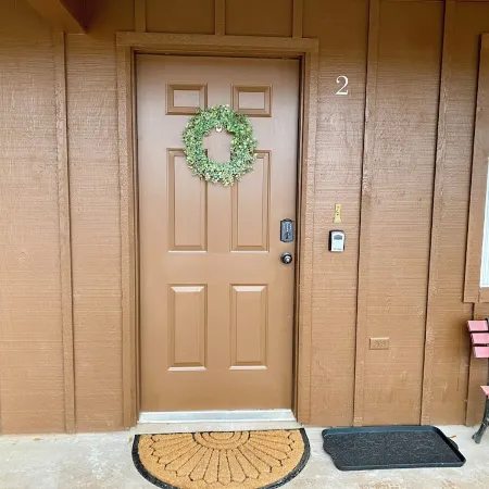 Charming, newly remodeled 2-bedroom duplex near Carthage w/ AC, fast WiFi Отели в г. Панола