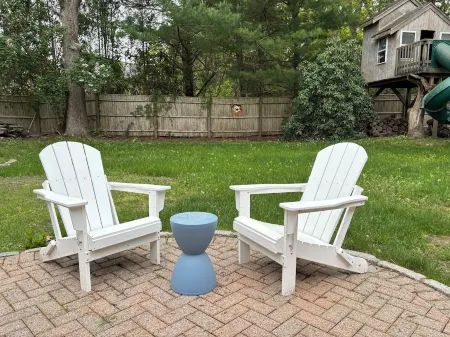 A cozy cape cod cottage w/ AC near local beaches! Pet friendly