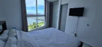 Ocean View Private Room – Balcony, Pool, Rooftop & Gym – Next to Hilton Panama