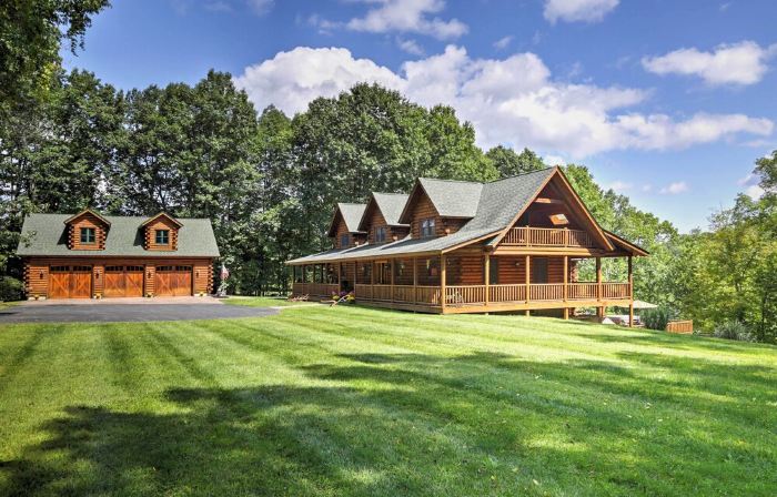 NEW! FOLEY'S LOG CABIN with Hot Tub