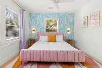 Heated Pool-Sleeps 10-Fire Pit- 2miles Downtown!