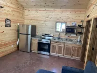Lake view 2 bedroom cabin that sleeps 6. Private deck and fire pit area. Hotels in Grove
