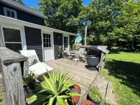 10 Min to Beach! Clean Spacious Designer Wine Country Farmhouse Fenced-in Yard