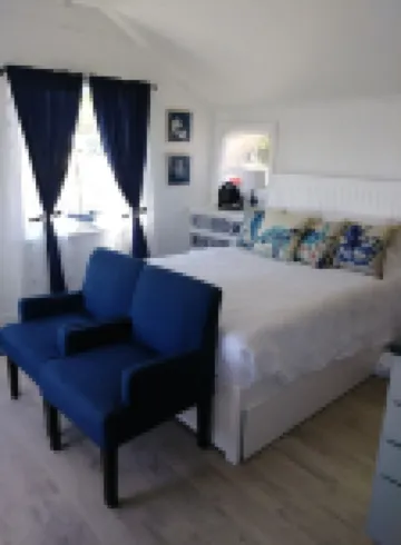 Driftwood Studio Beachfront cottage right in the Dunes
