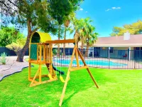 VIP! HUGE BACKYARD ONE STORY VILLA BIG POOL STYLISH GAME ROOM