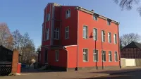 Directly on Schwedtsee with private water access, and complimentary use of Canadians Hotels in der Nähe von Glasmuseum Neuglobsow