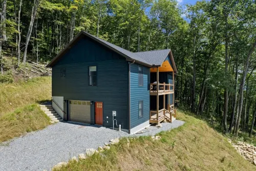 Hatley Pointe and Wolf Laurel Resorts - Dine, Hike, Swim, Ski, Air Conditioning