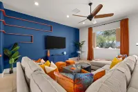 Catalina Foothills Modern Home with Roof Top Deck, Heated Pool and Spa Sleeps 16