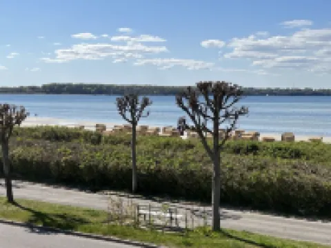Ferienwohnung mit Direktem Meerblick und Wintergarten 拉博埃酒店