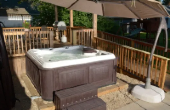 House of TarTar with Year Long Hot Tub Next to Adorable Downtown Valparaiso