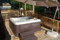 House of TarTar with Year Long Hot Tub Next to Adorable Downtown Valparaiso Hotels in Center Township