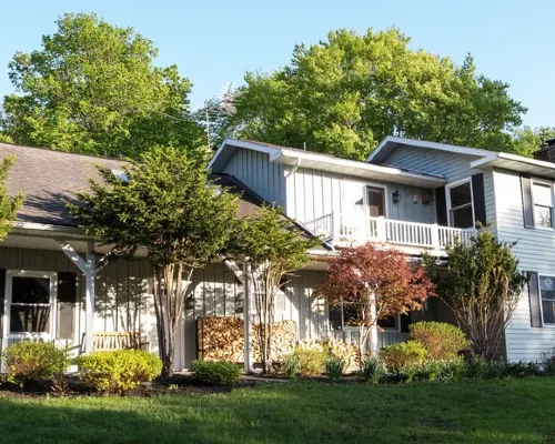 Spacious and comfortable, king bed and double futon sofa, kitchen, near 7 Oaks Hotels in Madison County