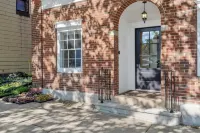 BEAUTIFUL village apt.  Walk to river, shops, eateries. Great for getaway / work