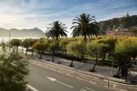 ❤ of San Sebastian | Walk Score 99 | 3 Baths