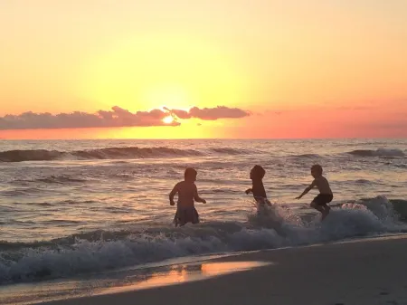 Beautiful, Large Gulf Front Condo - Private Beach - Beach Set up Included